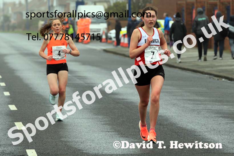 Womens under-17s 5k, 2023 Northern Mens 12 stage and Womens 6 Stage Relays and Young Athletes, Redcar. Photo: David T. Hewitson/Sports for All Pics
